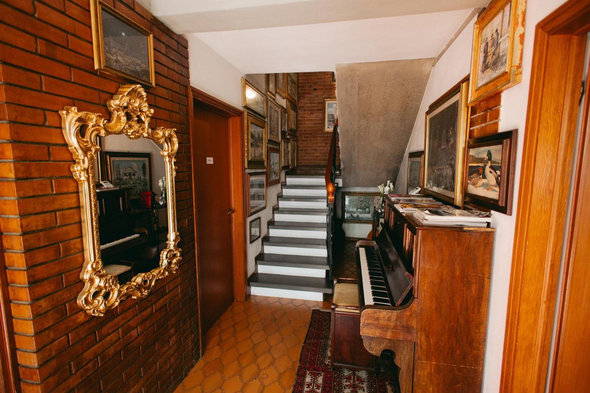 فندق Enzo'S House لوكا المظهر الخارجي الصورة