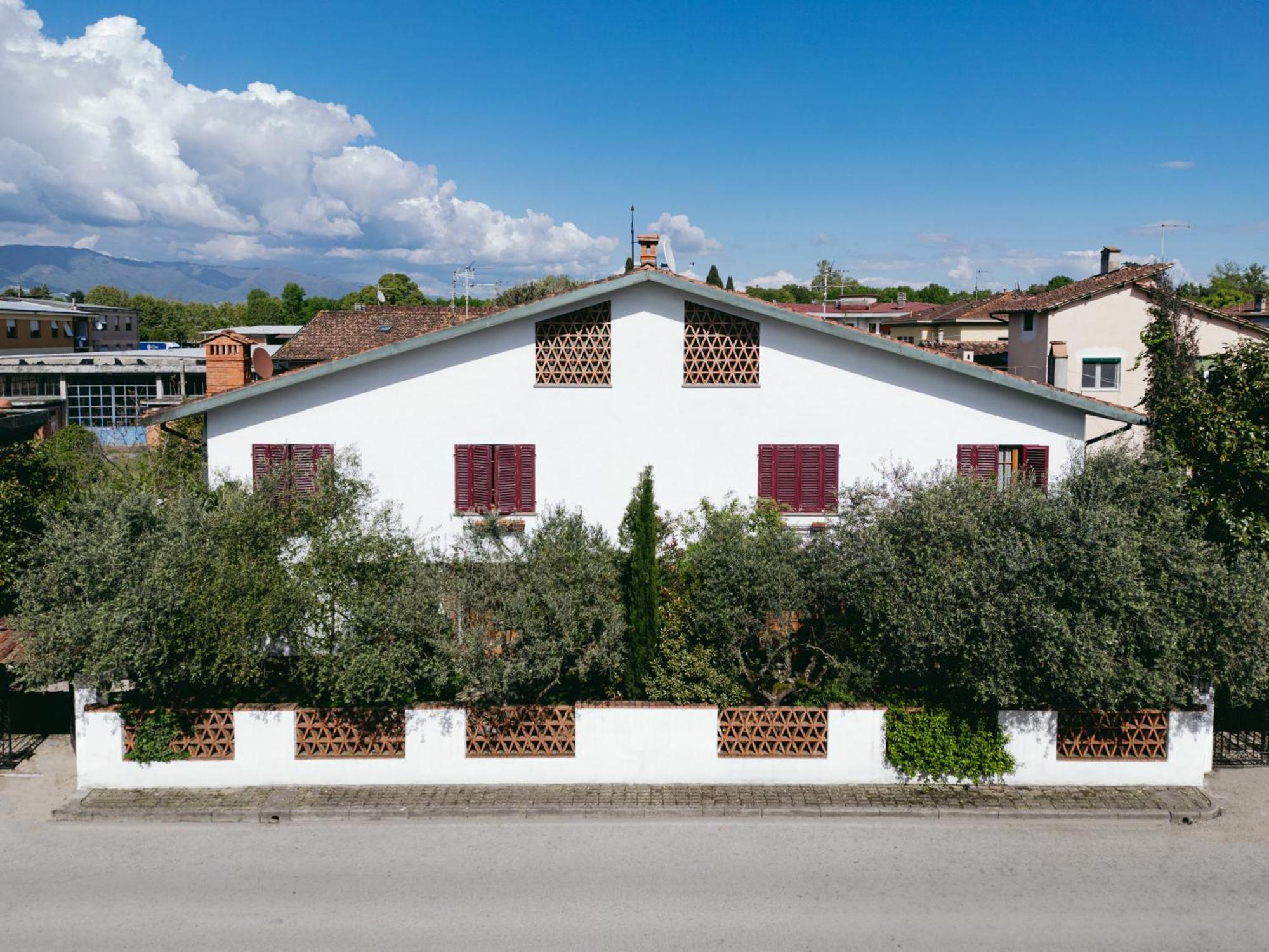 فندق Enzo'S House لوكا المظهر الخارجي الصورة